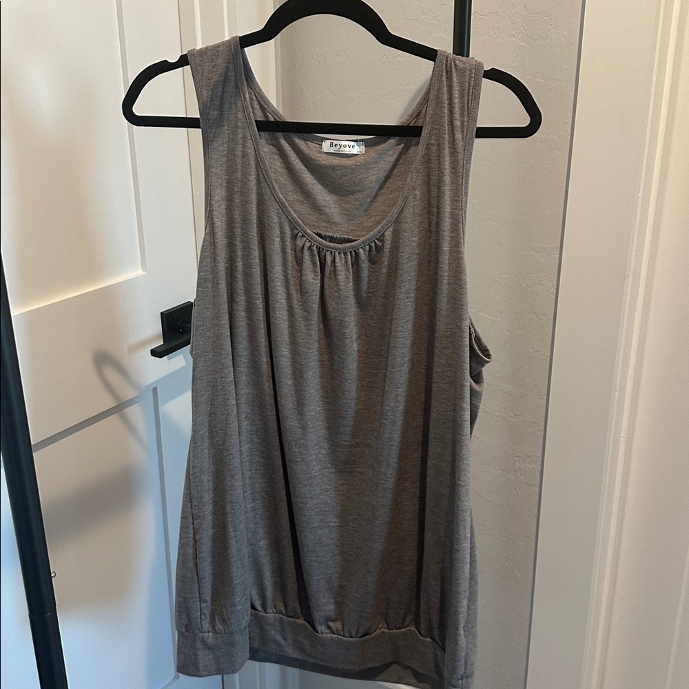 Beyove light gray loose fit yoga tank
